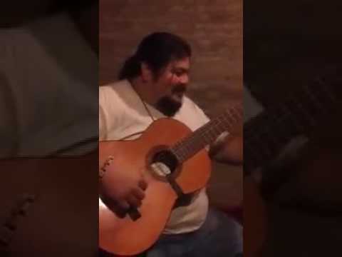 Tata, compreme un reloj. Video gracioso, chiste con guitarra. El chiste del compreme un reloj tata Tata, compreme un reloj. Video gracioso, chiste con guitarra. El chiste del compreme un reloj tata