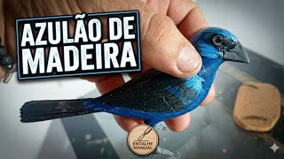 Azulão de madeira detalhado