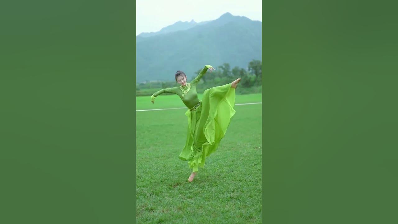 Chinese dance, Chinese Mongolian dance, beautiful Chinese dancing girl ...