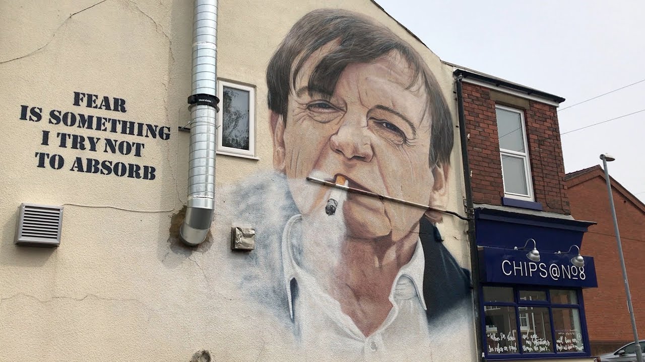 Mark E. Smith mural unveiled on Prestwich chippy | CHIPS@№8 | Akse ...