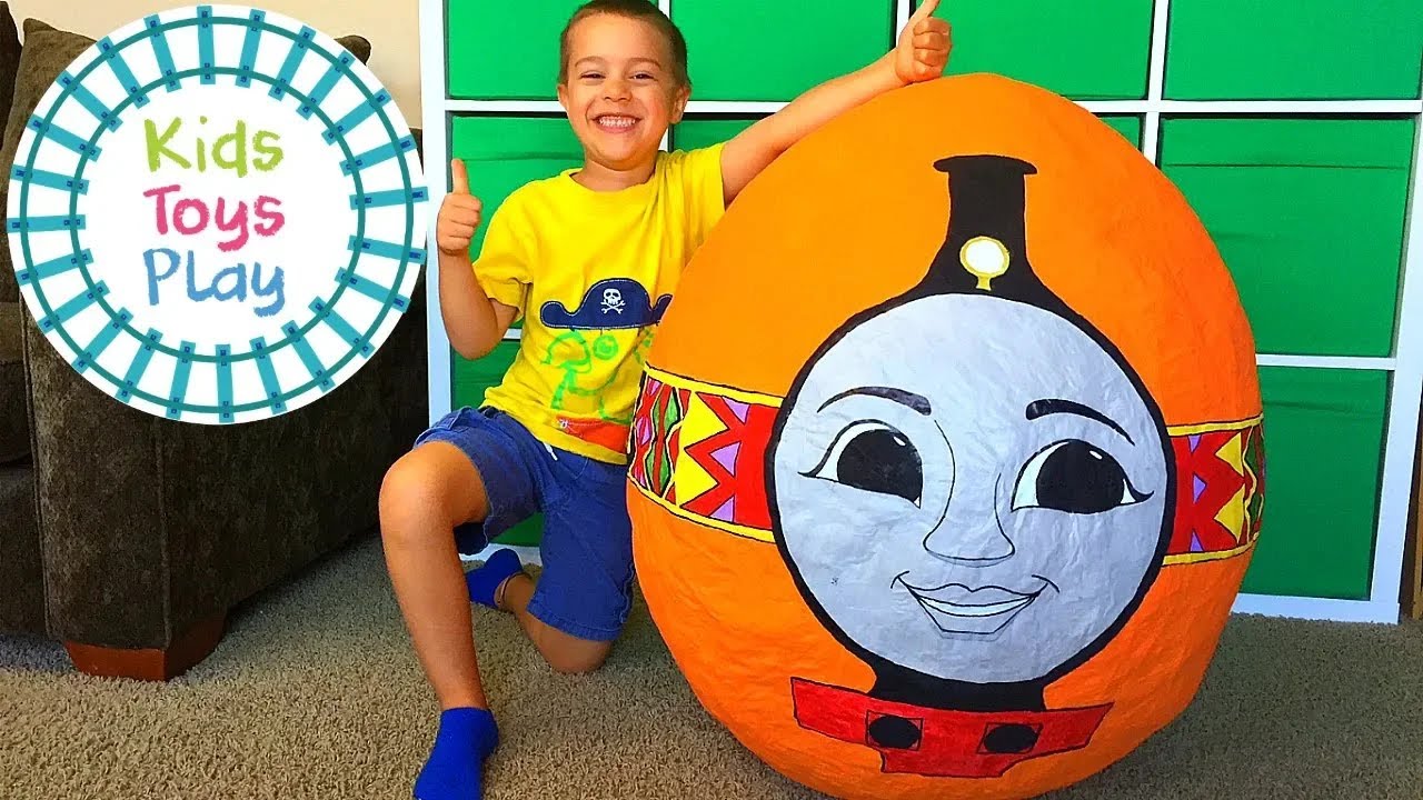 Что внутри ОГРОМНОГО яйца-сюрприза «Ния» из серии «Друзья Томаса»?