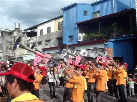 2010太平 聖武宮 遶境太平市區 大里 某 哨角隊^^