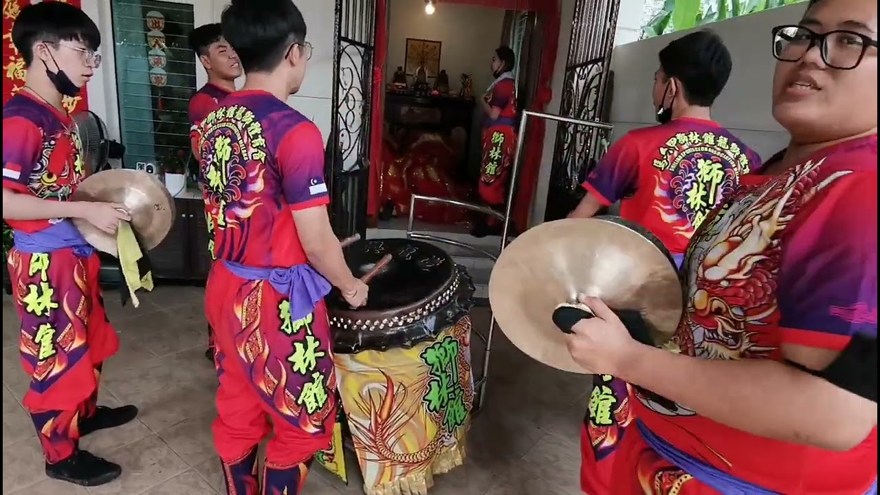 《舞狮》年初八舞狮财神来屋