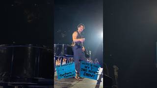 Joe Jonas noticing our signs in Vancouver 🥹😭🫶 #jonasbrothers #thetour #joejonas