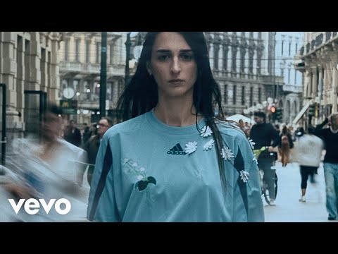 Watch Emma Nolde - Tuttoscorre (Official Lyric Video) on YouTube