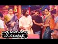 Adhire Abhi celebrates birthday on Jabardasth set amid Anasuya, Hyper Aadi and others
