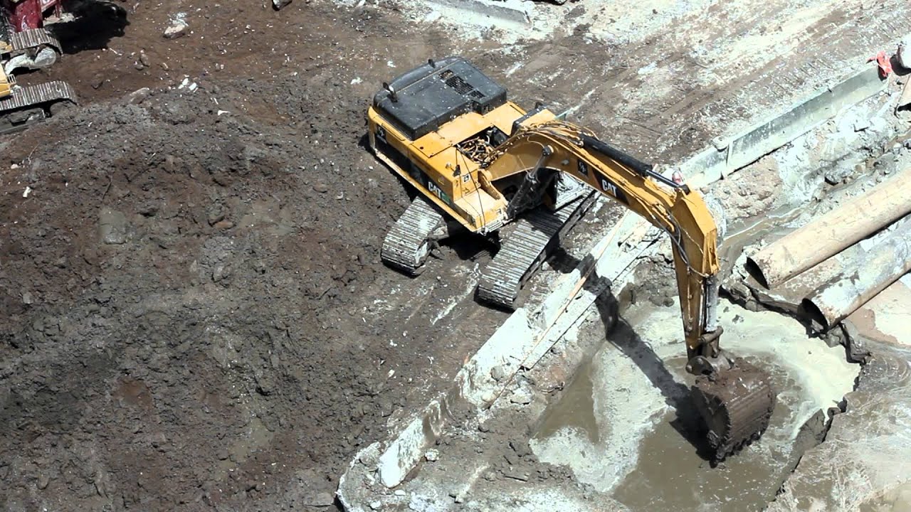 Cat 345DL Excavator digging underwater YouTube