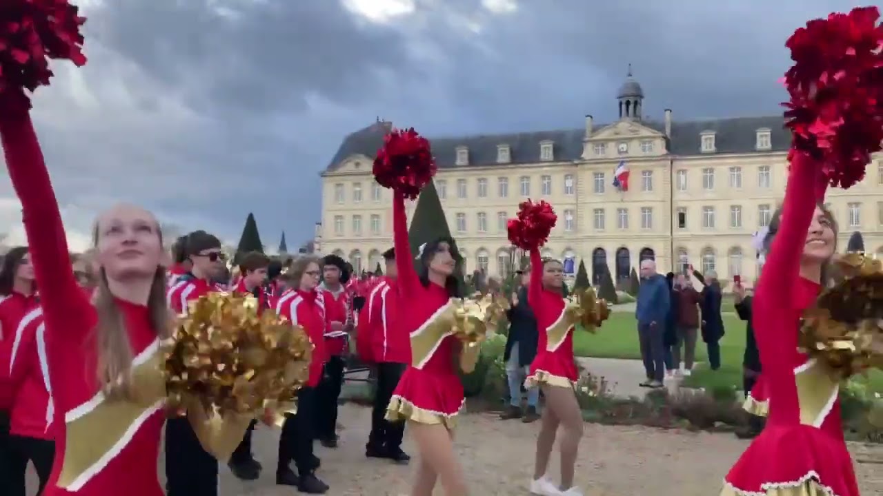 Début du défilé de la fanfare de Shaker Heights à Caen