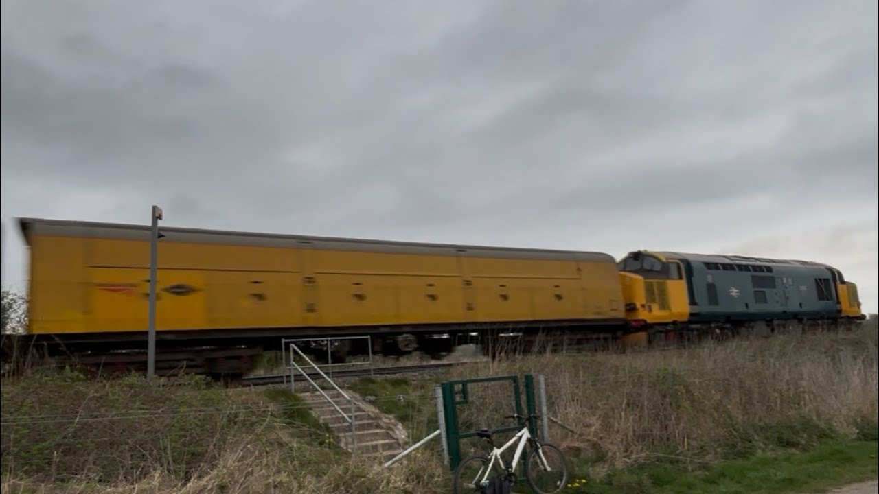 Diesel locomotive uk class 37610 colas Rail 3Z46 great sound A great ...