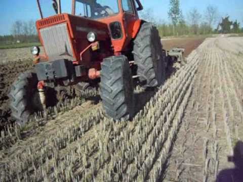 Belarus MTZ 80 in aratura