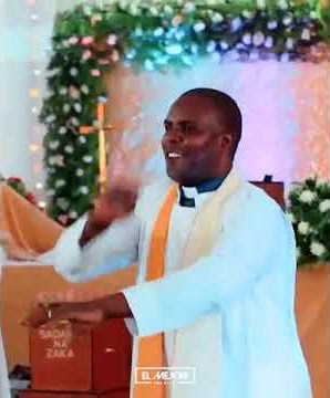 MAYELE STYLE YATINGA KANISANI, JIONEE HUYU PADRE.