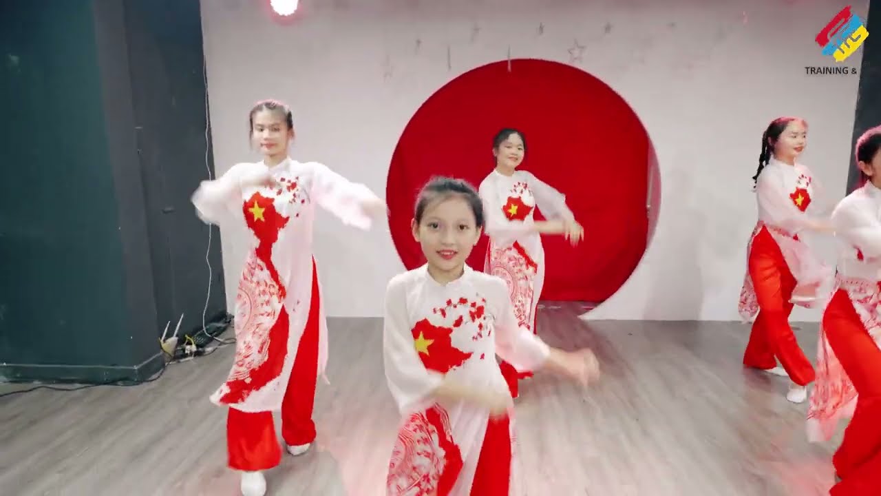 MÁU ĐỎ DA VÀNG | CLB MÚA 1 | TRUNG TÂM FFC