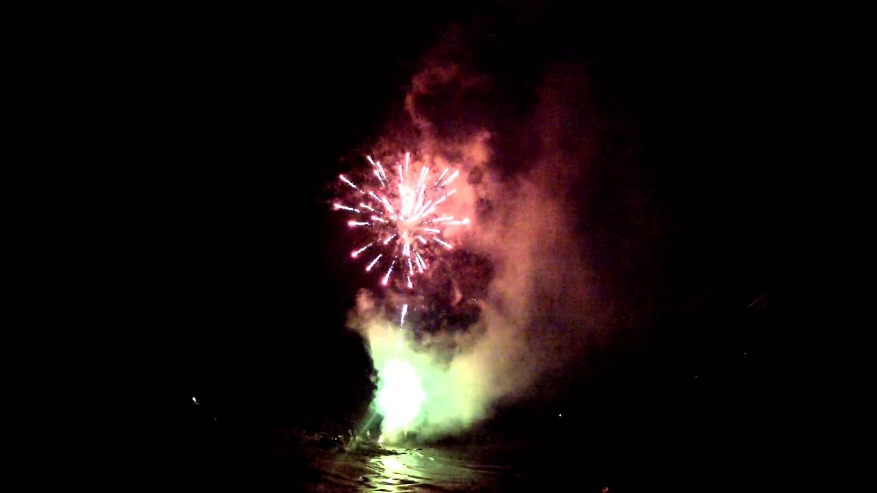 Fireworks into crowd at Great Sacandaga ring of fire YouTube
