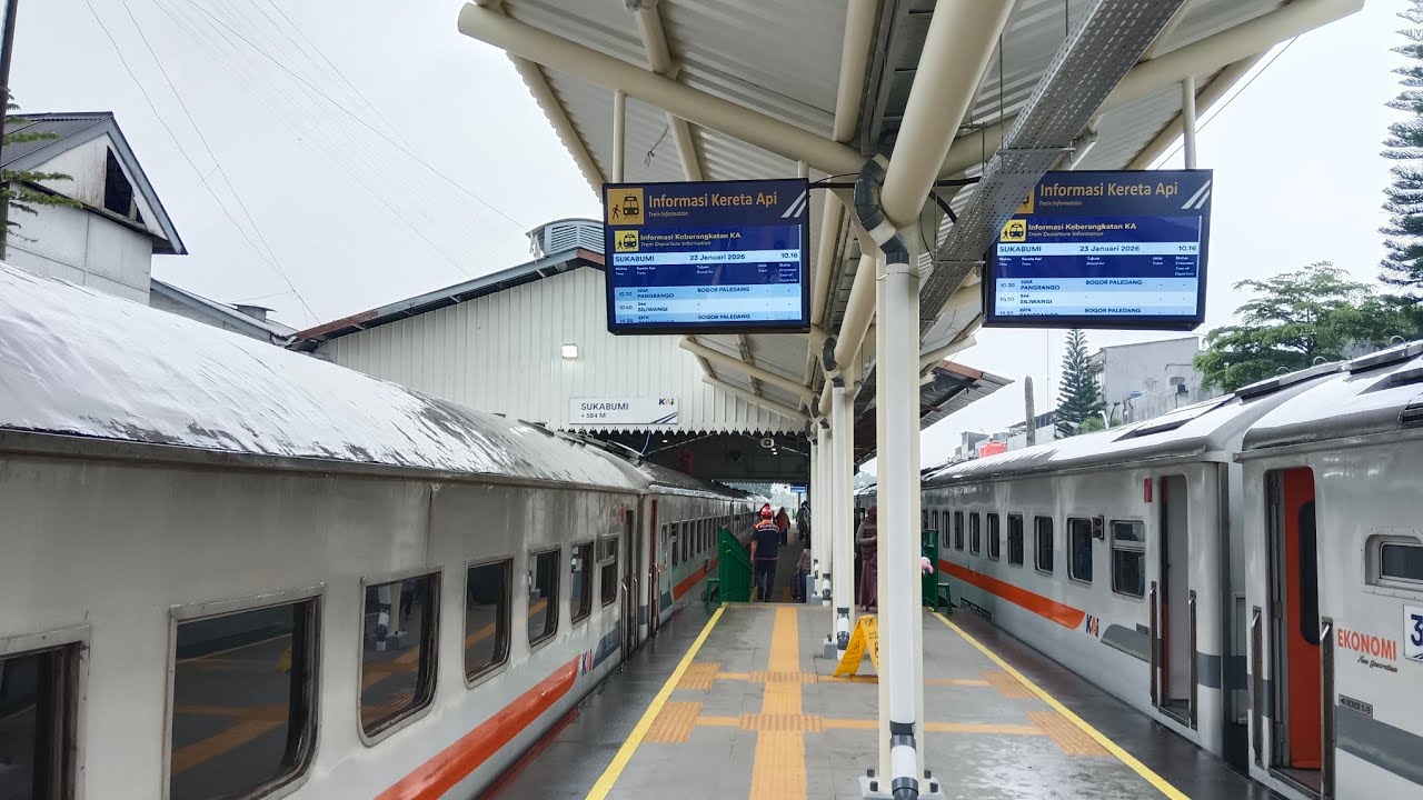 AKTIVITAS KERETA API DI STASIUN SUKABUMI
