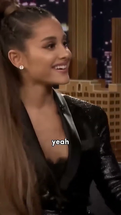 Ariana Grande dosen't know how to sit in shorts (Funny Moment) #arianagrande #shorts #singing