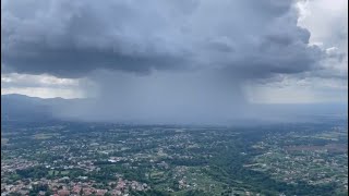 Su Roma e provincia una bomba d'acqua che sembra un fungo atomico