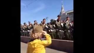Запад покорил мальчик, которому военные отдавали честь на параде в Москве▲ЖмиПоделиться▼ Запад покорил мальчик, которому военные отдавали честь на параде в Москве▲ЖмиПоделиться▼