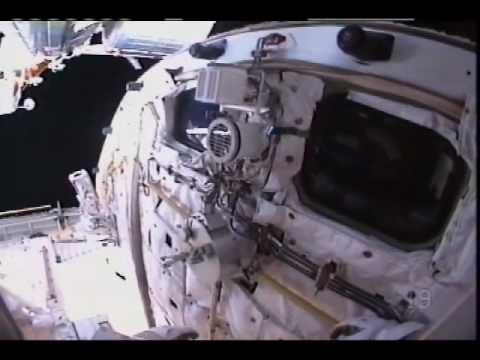 Switching Batteries Powers Final Spacewalk
