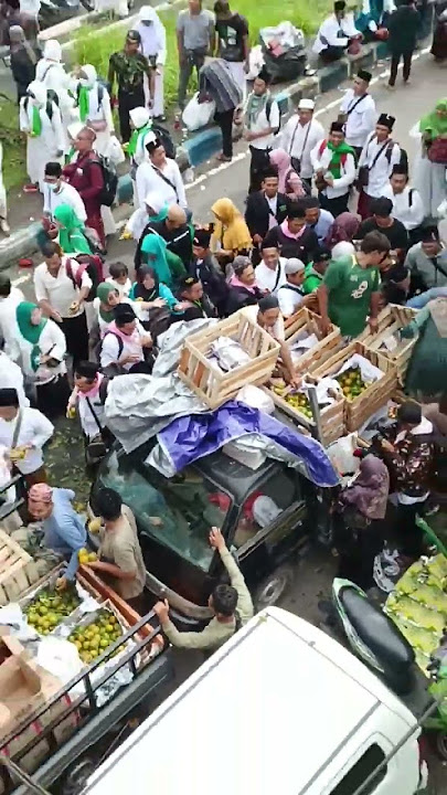 Bagi Bagi Jeruk - Barokahhe Kyai 1 abad NU