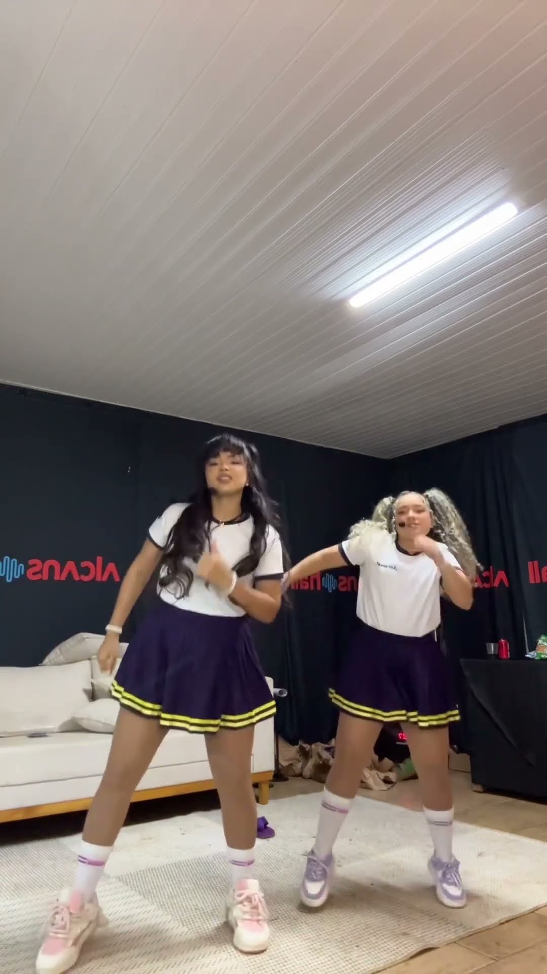 QUEM É VOCÊ - LANCE DE ESCOLA