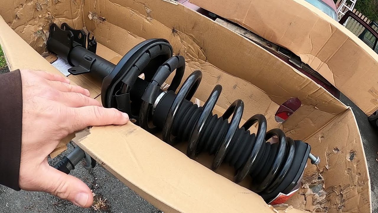 Replacing the rear struts on a 1998 Toyota Camry - YouTube