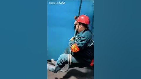 这就是煤矿工人上下井乘坐的猴车