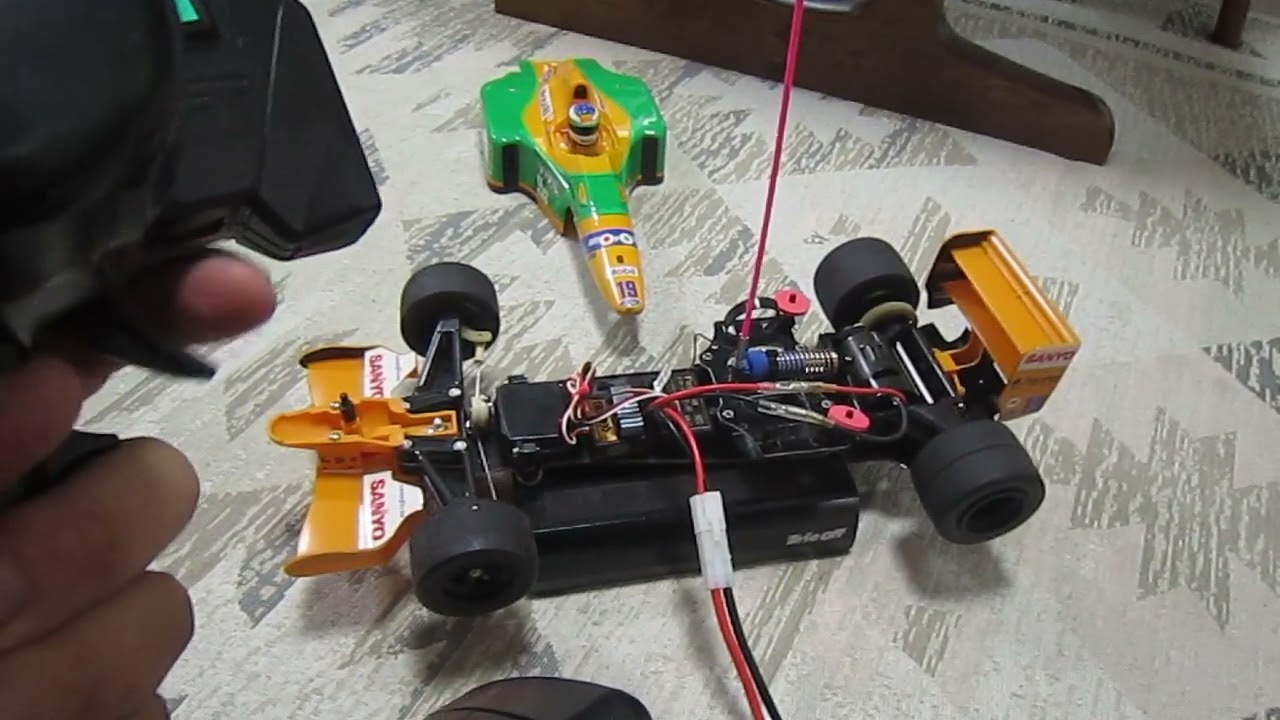 完全動作品 1/10 F1 ベネトン B192 ミハエル・シューマッハ F102 1/10 F1 ベネトン B192 ミハエル・シューマッハ F102 - YouTube