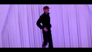 Daft Punk - Derezzed (remixed by Glitch Mob): Vall - robot dance (2 characters)