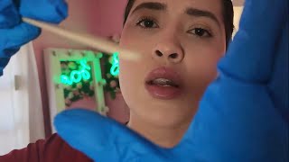 ASMR Soy tu Doctora y te hago una consulta 🧐 ( Murmullos + Cosquilleos ) 