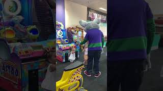 Chuck-E-Cheese #chuckecheese #fun #play #jumping #kids #party #mouse #chuckecheeseplaytime