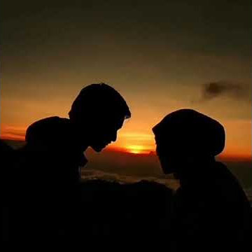 story wa pendaki romantis melukis senja dipuncak gunung