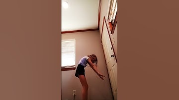 handstand on the wall #handstand #wall