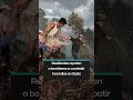 Residentes ayudan a bomberos a combatir incendios en Quito