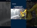 Residentes ayudan a bomberos a combatir incendios en Quito