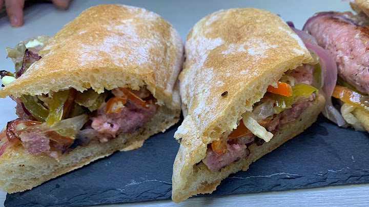 Panino con Salamella, Cipolla e Peperoni, classico panino delle 3 del mattino