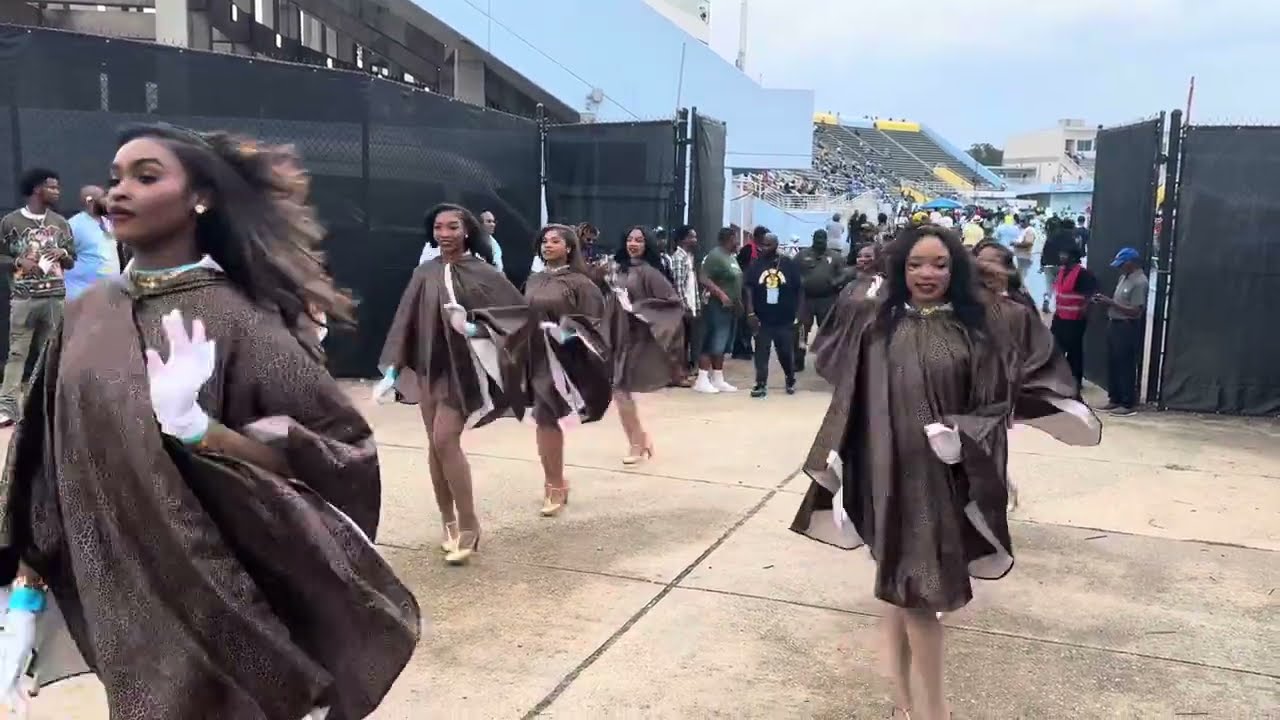 Marching In | Southern University Human Jukebox & Fabulous Dancing Dolls | Homecoming 2025