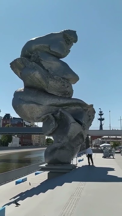 Памятник говну ("большой глине") в Москве на Болотной набережной - YouTube