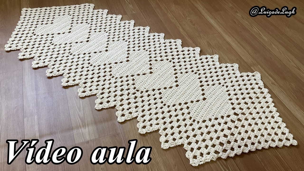 TAPETE OU CAMINHO DE MESA CORAÇÕES @LuizadeLugh