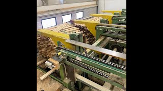 Stacking and de-stacking line for wooden boards