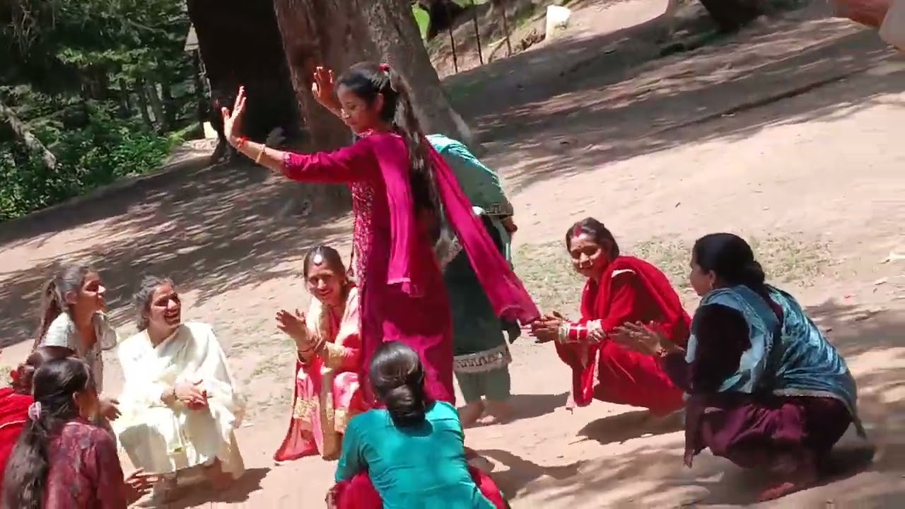 Bhaderwahi#culture #Bhaderwahi #dhol #bhadrwahi dance 💃 ♥️ 🎶 👌 ❤️ 