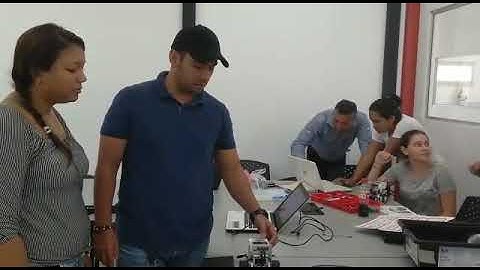 Video robot resuelve laberinto