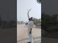 Kabutar ka Bacha Haath par lagaya