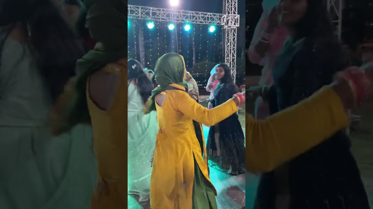 mummy muasi ka dance last m😀😂m bhi aa gai 😂😂🤣🤣🤣
