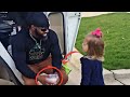 Girl Gives Garbage Man Cupcake Every Week Until Dad Follows Him And Sees Why