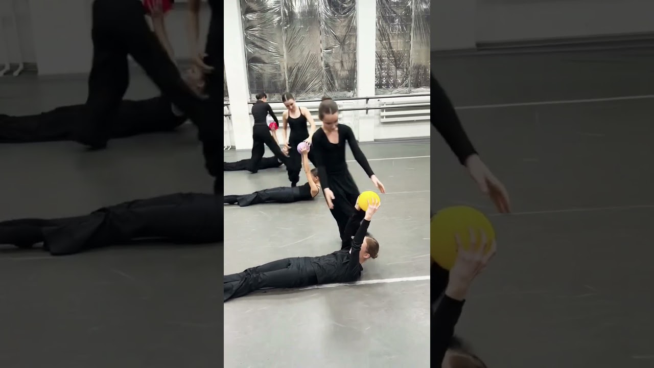 (35) New viral rhythmic gymnastic 😱⚽👍#rhythmic #shorts #dance #gym#viral #video#ball#duet #video