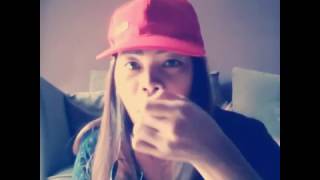 Nih Cewek Nyanyi Sambil Makan.. Gk Taunya Makananya Muncrat. Parah . Lihat Sampe Habis. Kocakk