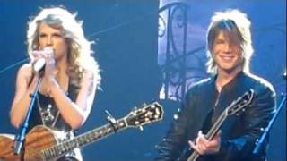 Video voorbeeld van "Taylor Swift MSG 11/21/11 with Johnny Rzeznik IRIS"