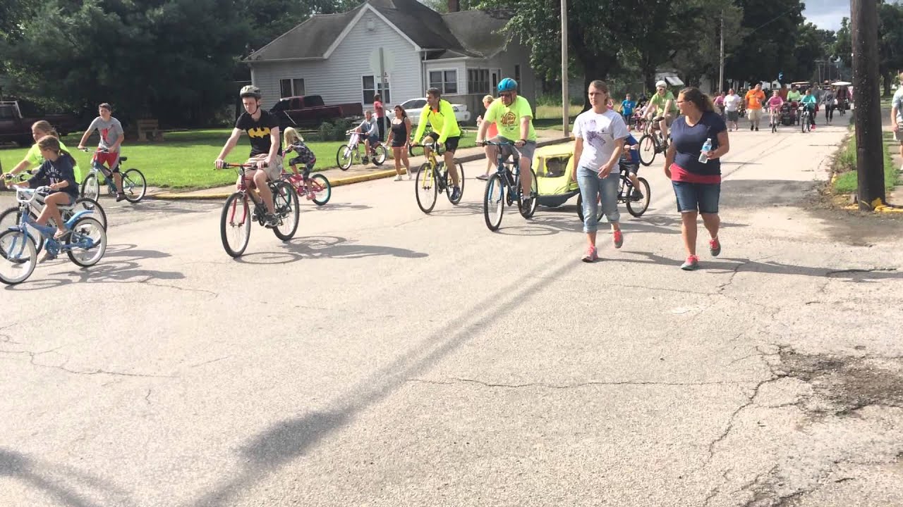 Kids bike ride through town, 6-27-2015 - YouTube