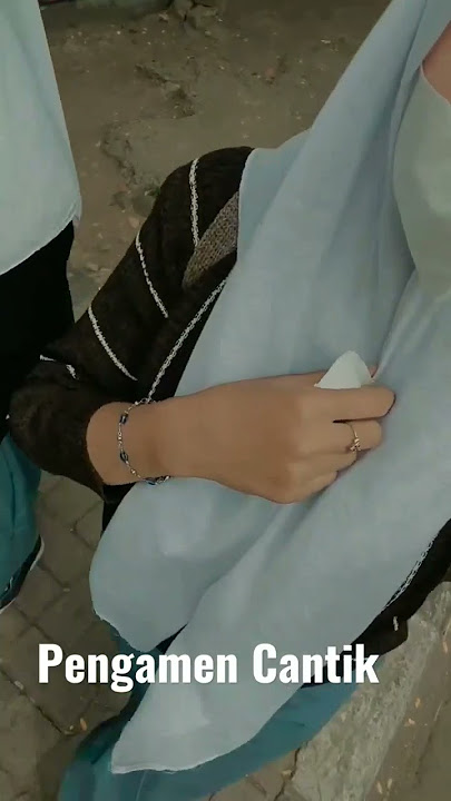 Pengamen Cantik Viral (Lia Haliza)