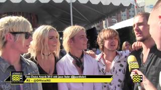 R5 @ The 2015 Teen Choice Awards | AfterBuzz TV